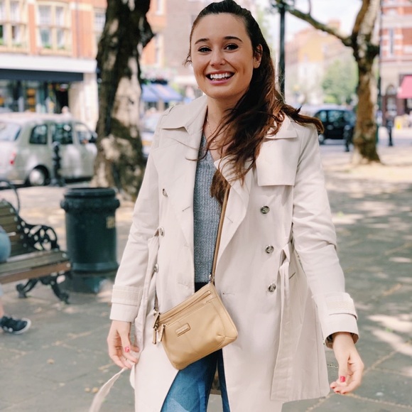 Meet your Posher, Caitlin - Picture 2 of 2